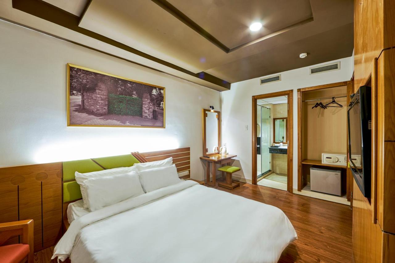 The Noble Swan Hotel Saigon Thành Pho Ho Chí Minh Esterno foto